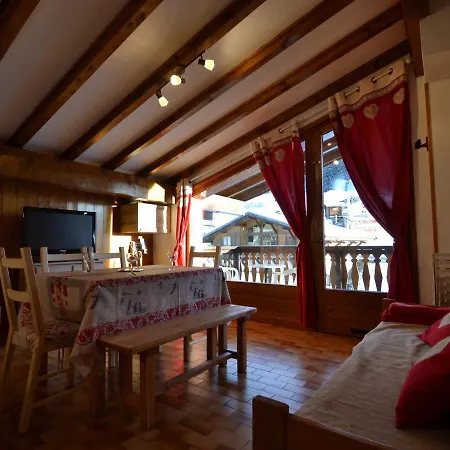4/5 Pers Au Pied Des Pistes Avec Balcon, Wifi, Parking, Animaux Ok - Fr-1-505-65 * Notre-Dame-de-Bellecombe